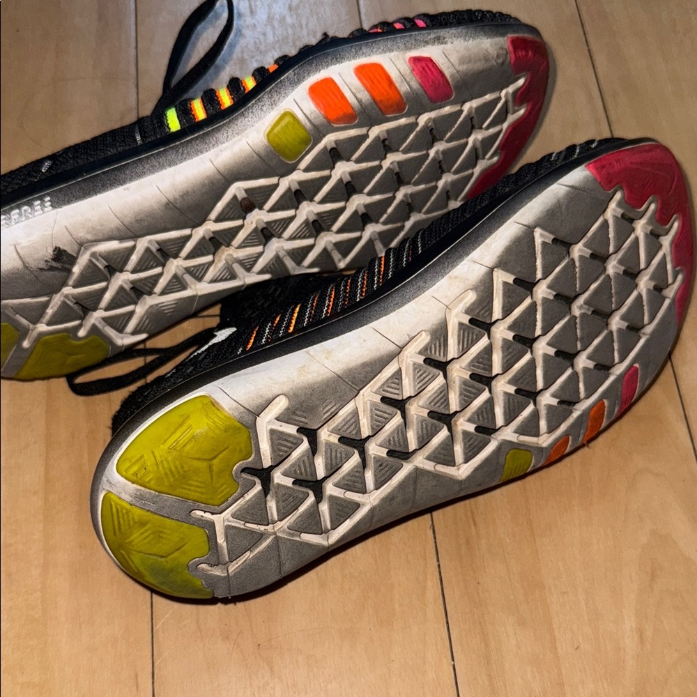 Nike Free Black Knit Sneakers - Picture 4 of 4